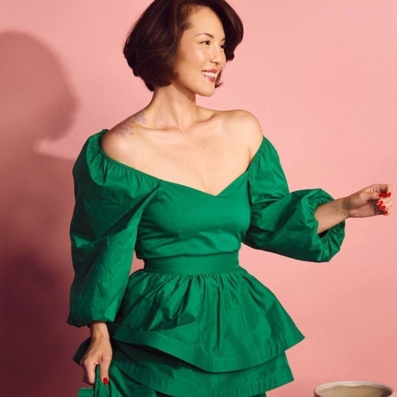 Buru Women’s Green Sweetheart Neck Smocked Open Back Smocked Top NWT $118 - Picture 1 of 14